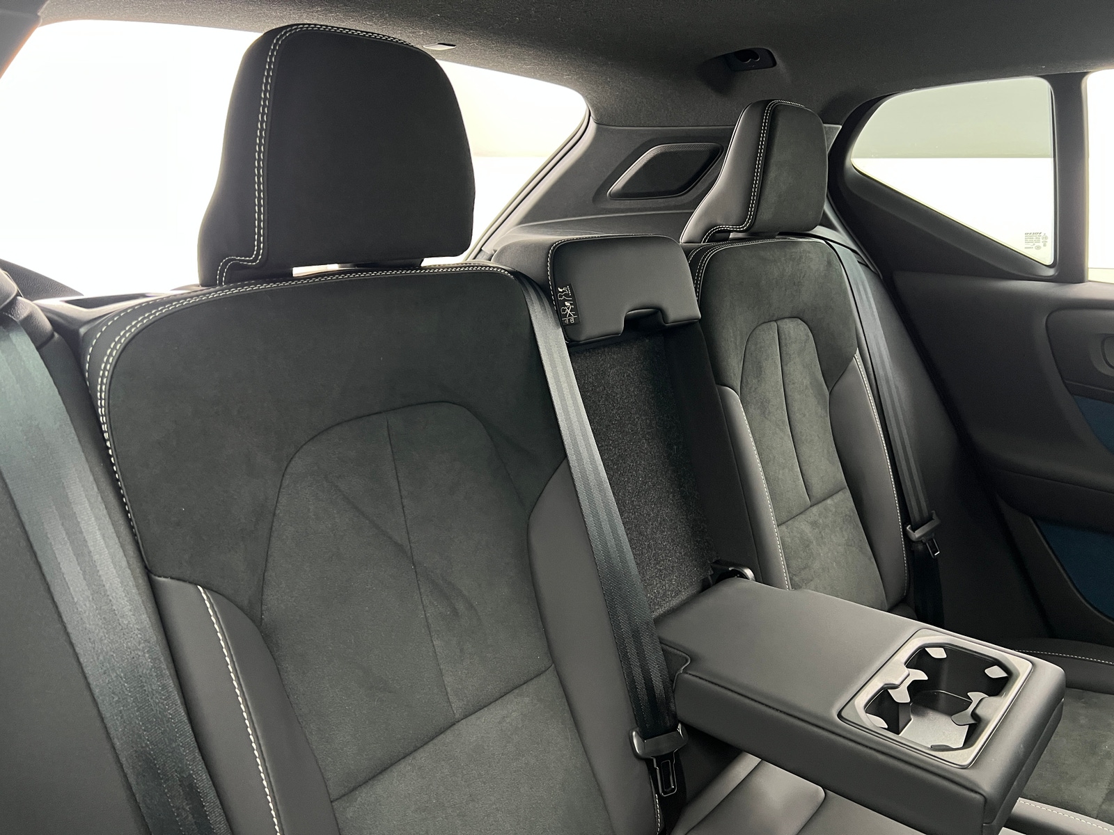 Thumbnail: 2024 Volvo XC40 - 6