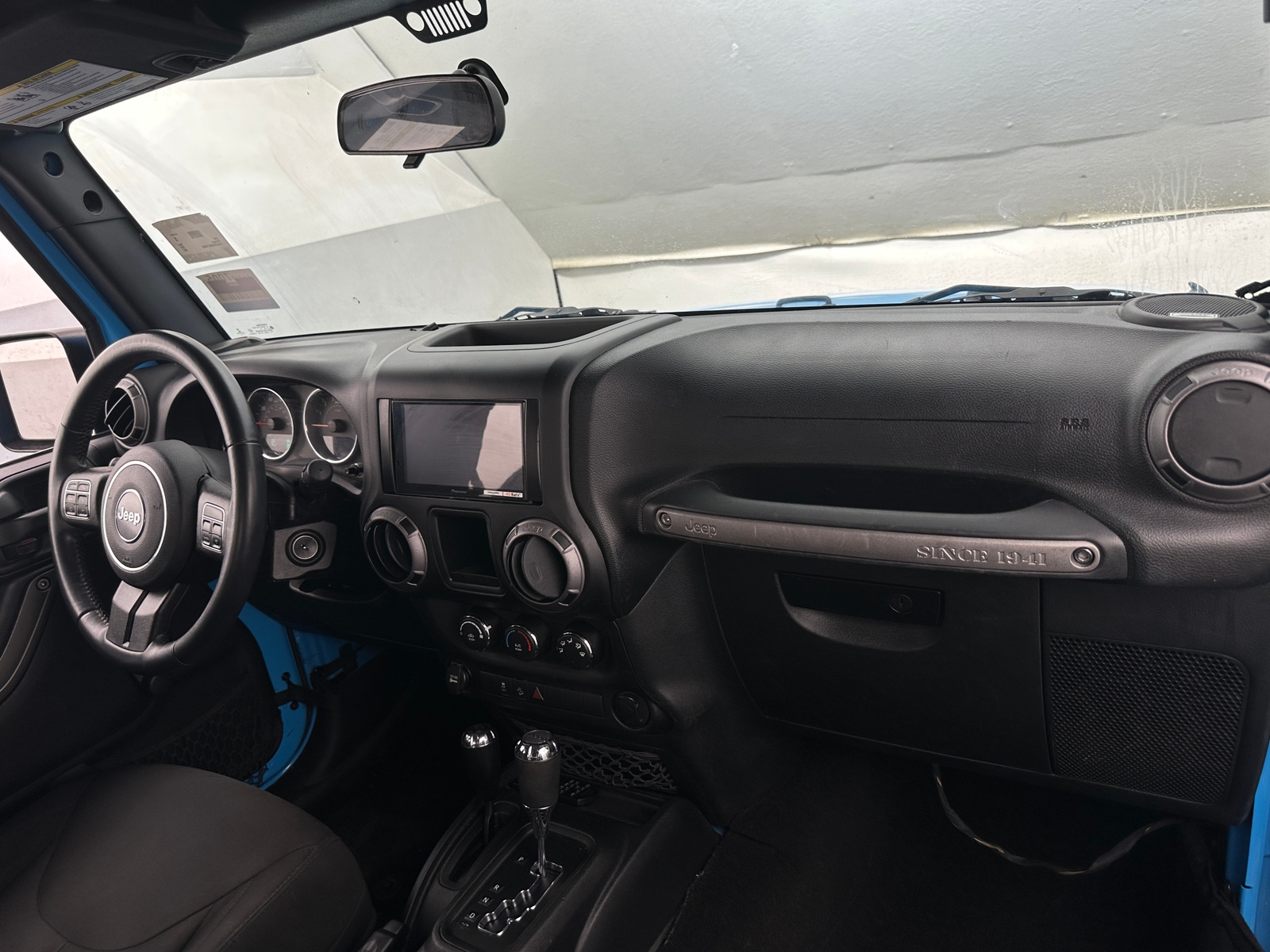 Thumbnail: 2017 Jeep Wrangler - 3