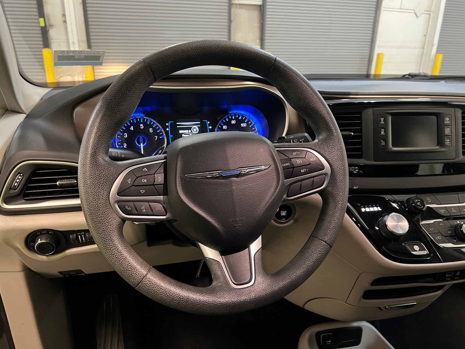 Thumbnail: 2017 Chrysler Pacifica - 5