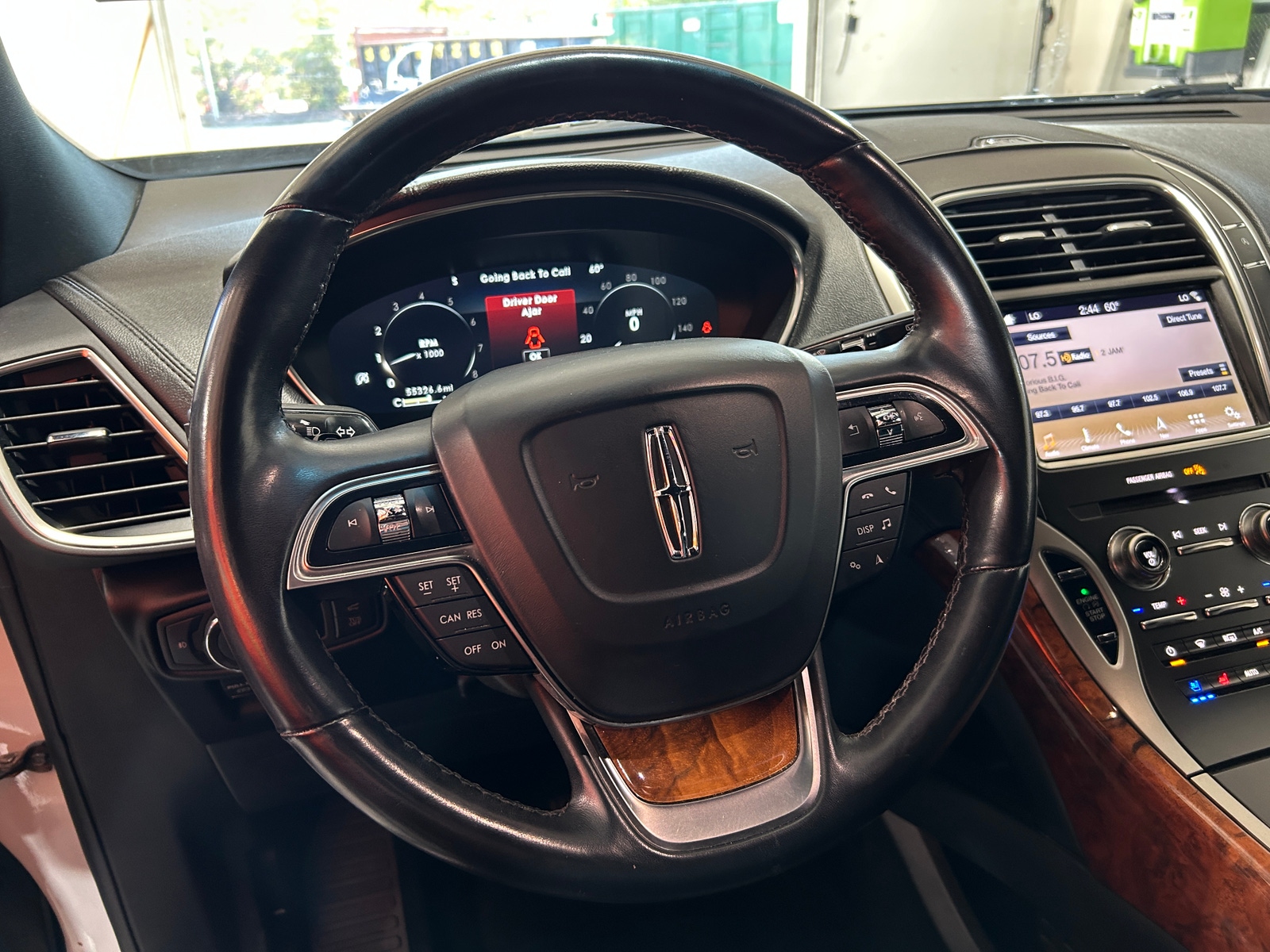 Thumbnail: 2019 Lincoln Nautilus - 4
