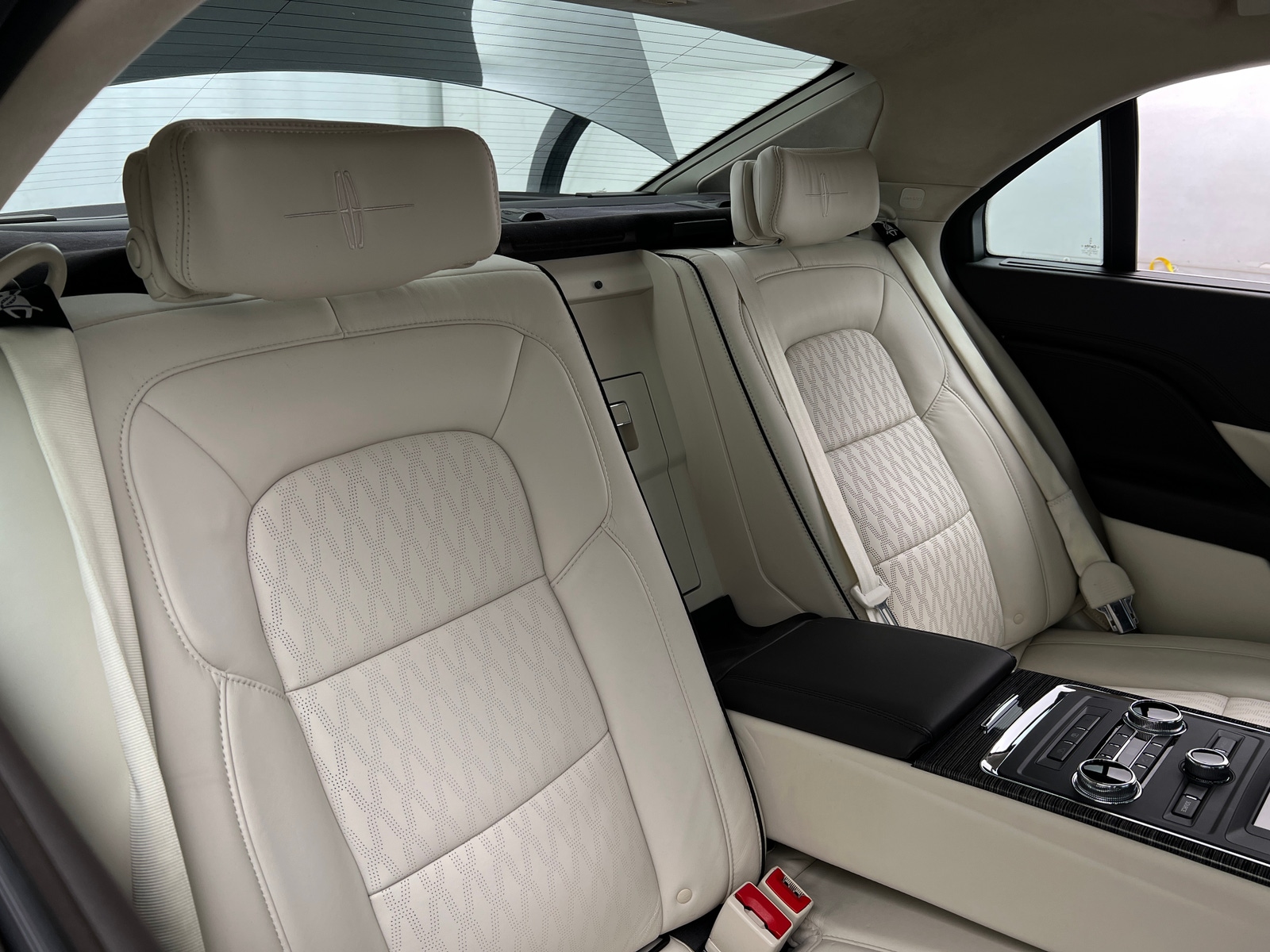 Thumbnail: 2017 Lincoln Continental - 5