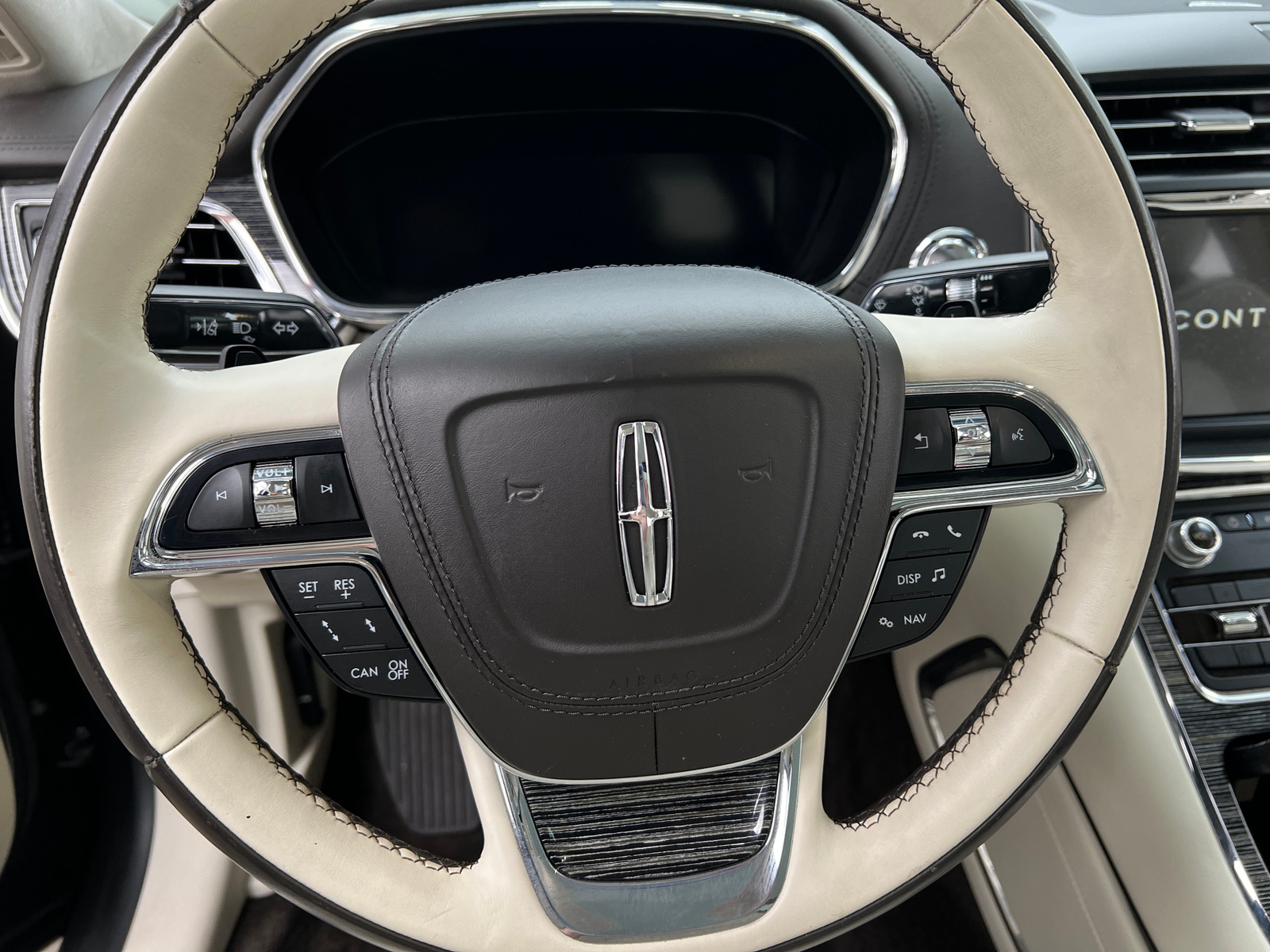 Thumbnail: 2017 Lincoln Continental - 4