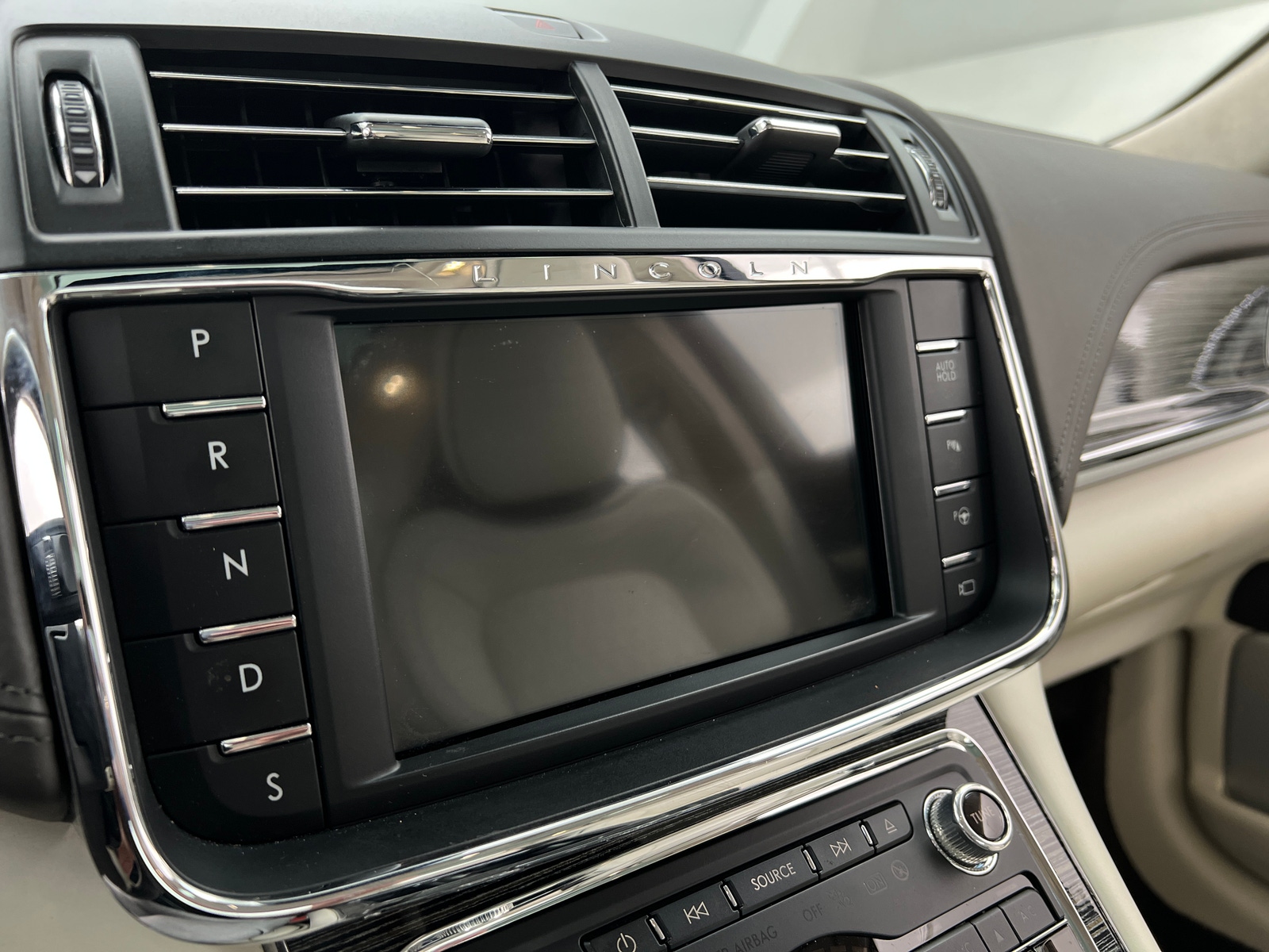 Thumbnail: 2017 Lincoln Continental - 3