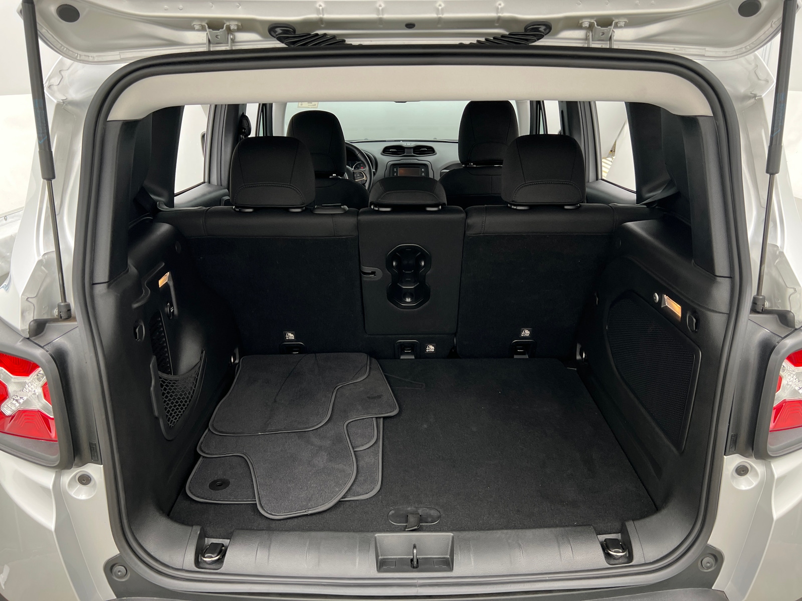 Thumbnail: 2016 Jeep Renegade - 7