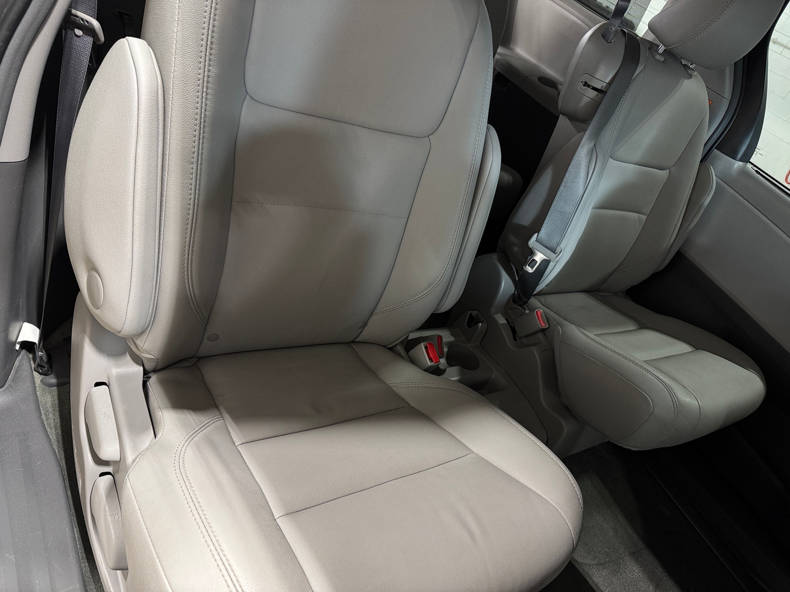 Thumbnail: 2017 Toyota Sienna - 5