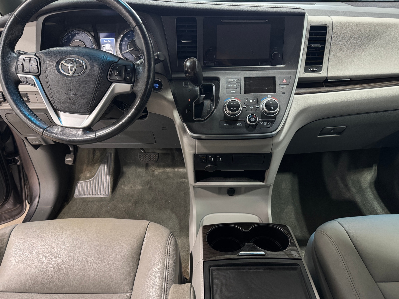 Thumbnail: 2017 Toyota Sienna - 2