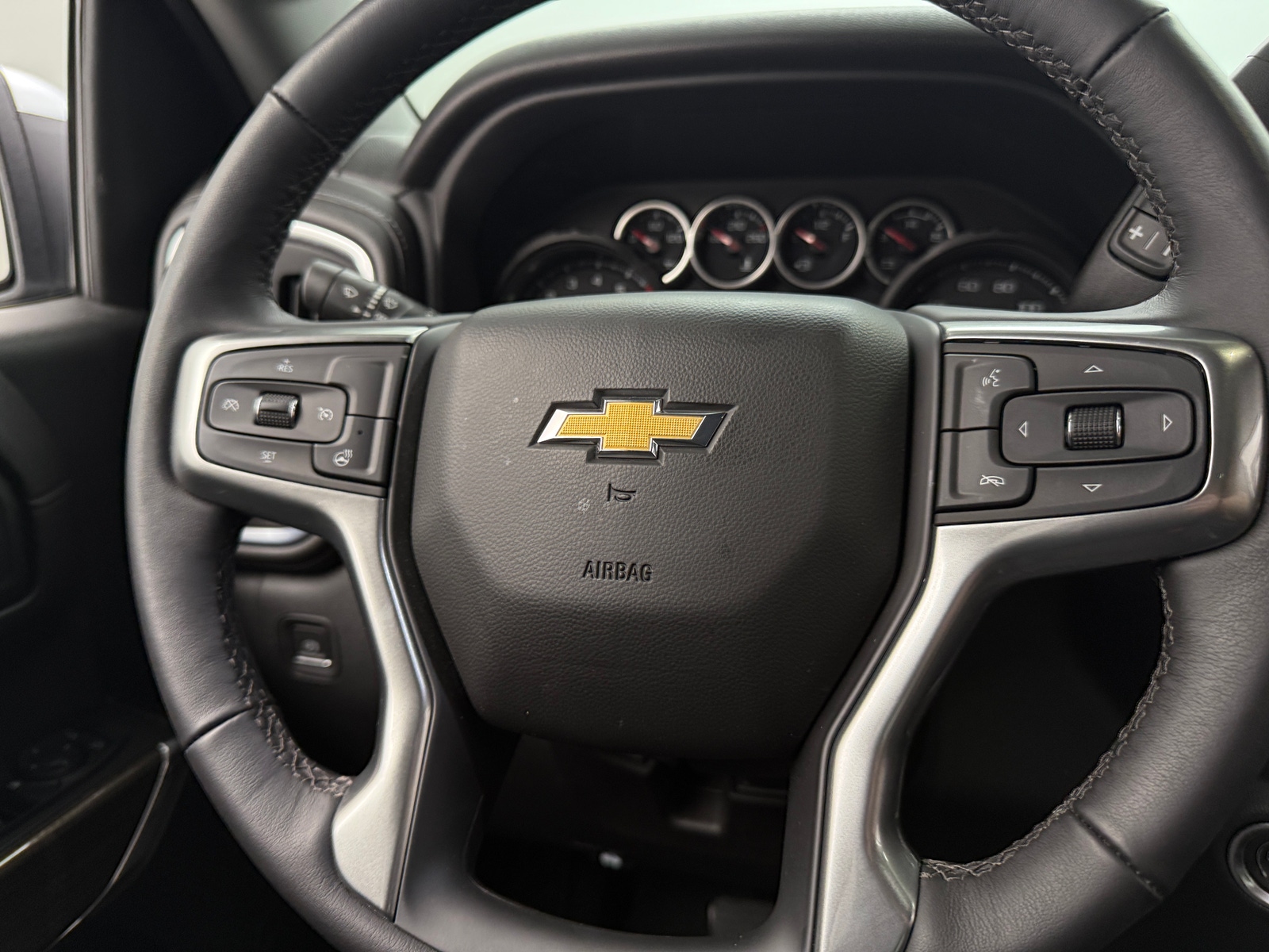 Thumbnail: 2022 Chevrolet Silverado 1500 - 5