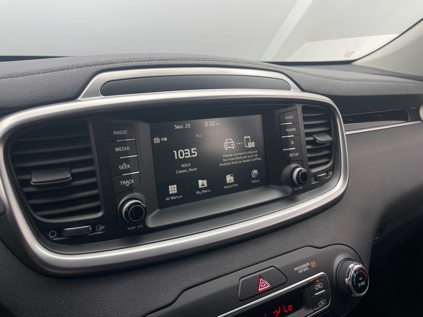 Thumbnail: 2019 Kia Sorento - 4