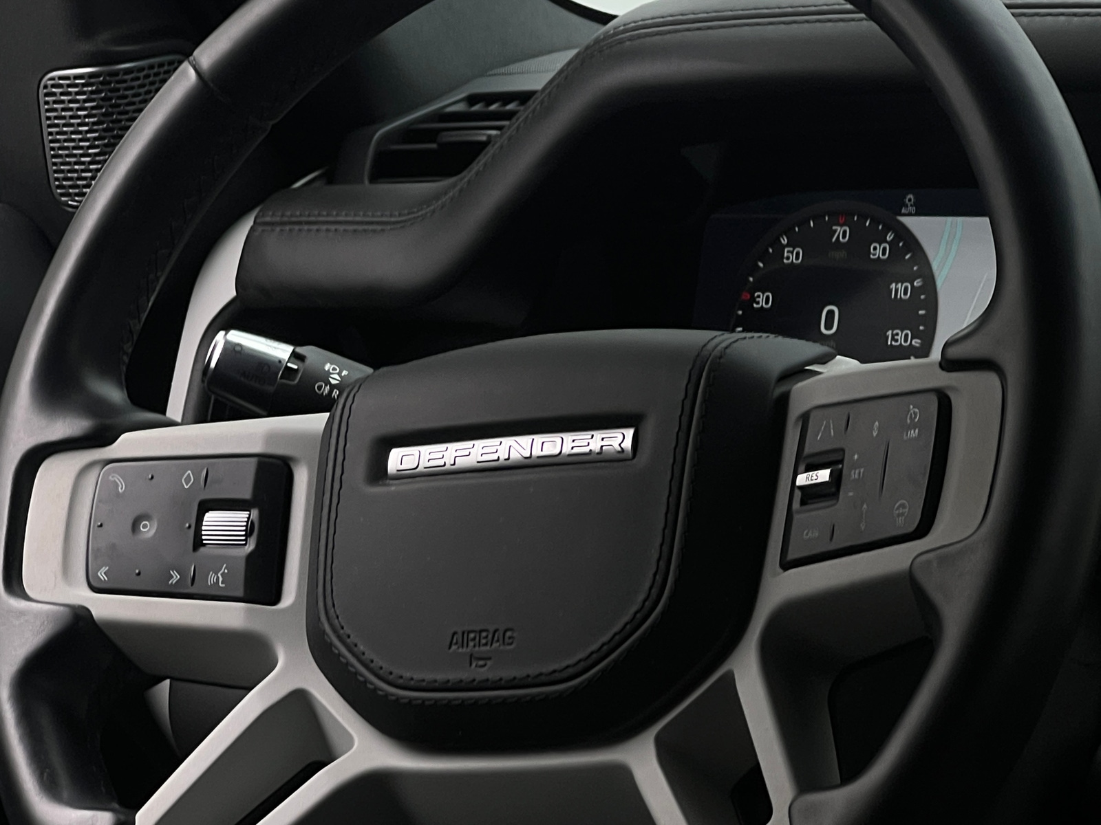 Thumbnail: 2022 Land Rover Defender - 4