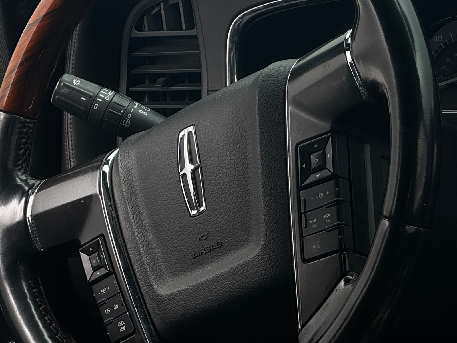 Thumbnail: 2016 Lincoln Navigator L - 4