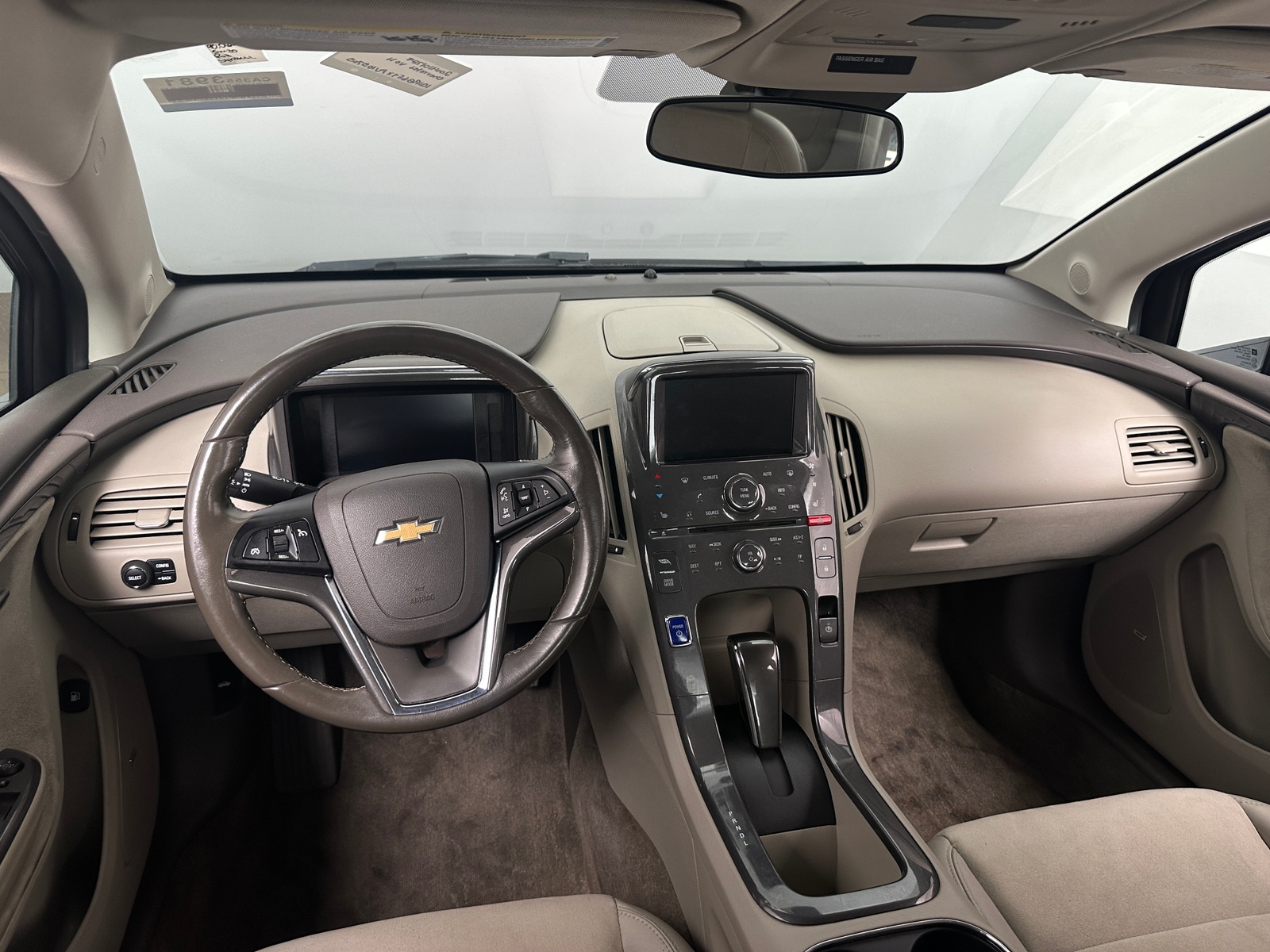 Thumbnail: 2015 Chevrolet Volt - 2