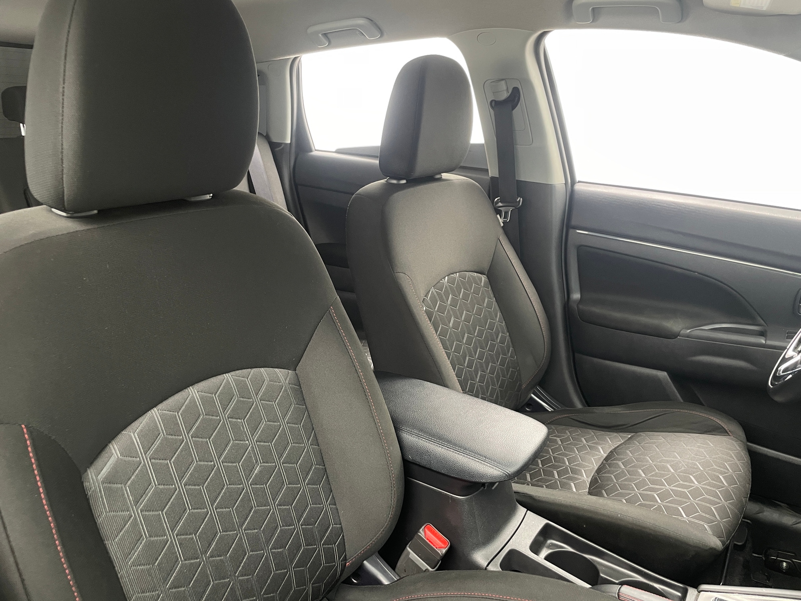 Thumbnail: 2023 Mitsubishi Outlander Sport - 2