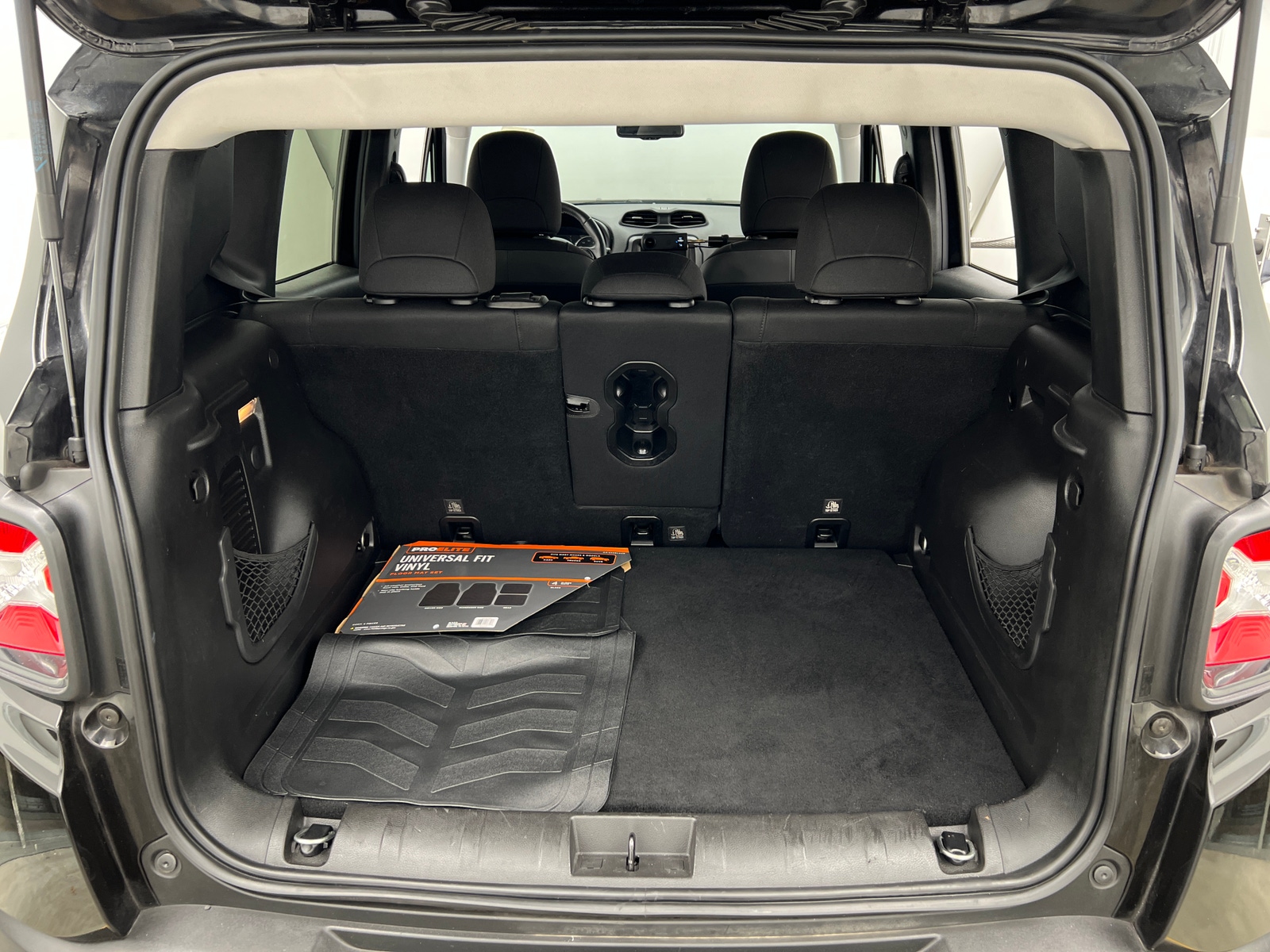 Thumbnail: 2019 Jeep Renegade - 7