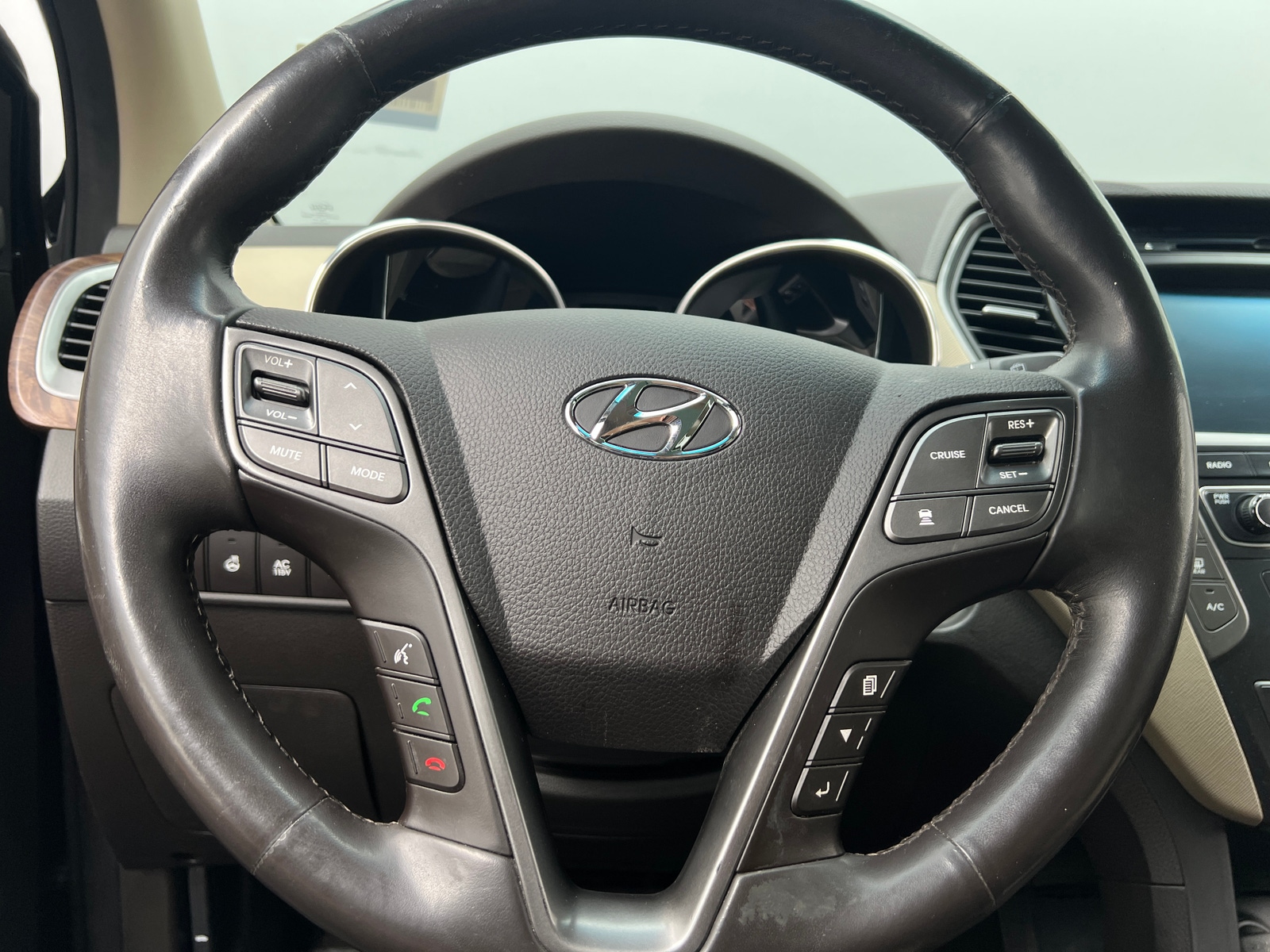 Thumbnail: 2017 Hyundai Santa Fe - 4