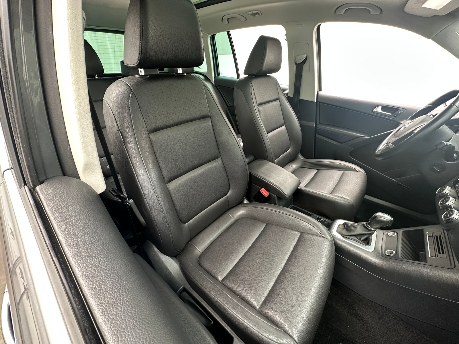 Thumbnail: 2014 Volkswagen Tiguan - 2