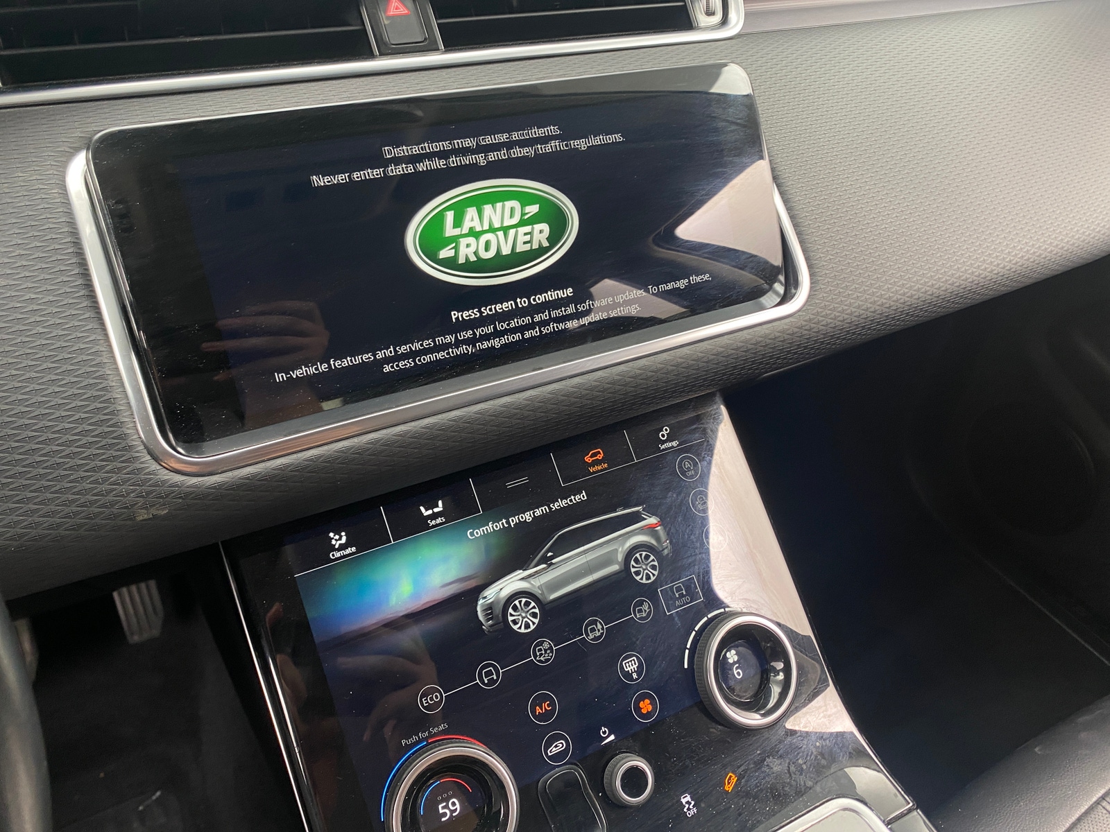 Thumbnail: 2020 Land Rover Range Rover Evoque - 3