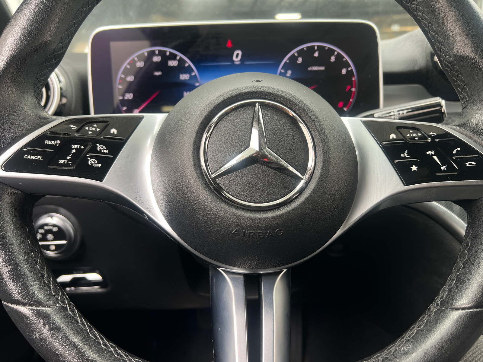 Thumbnail: 2024 Mercedes-Benz C-Class - 4