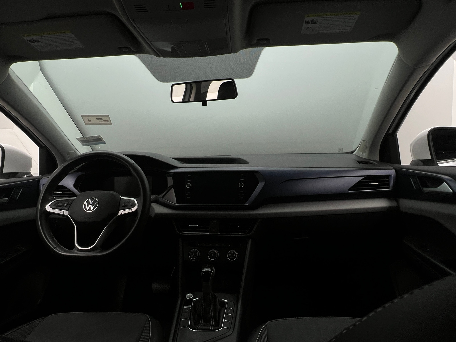 Thumbnail: 2022 Volkswagen Taos - 3