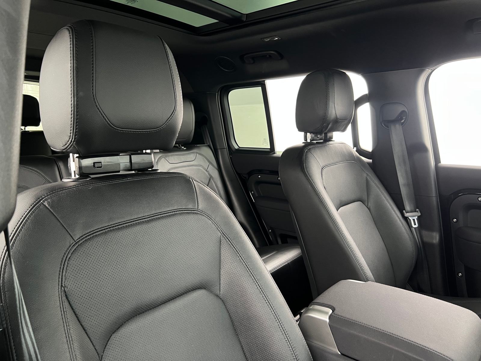 Thumbnail: 2023 Land Rover Defender - 2