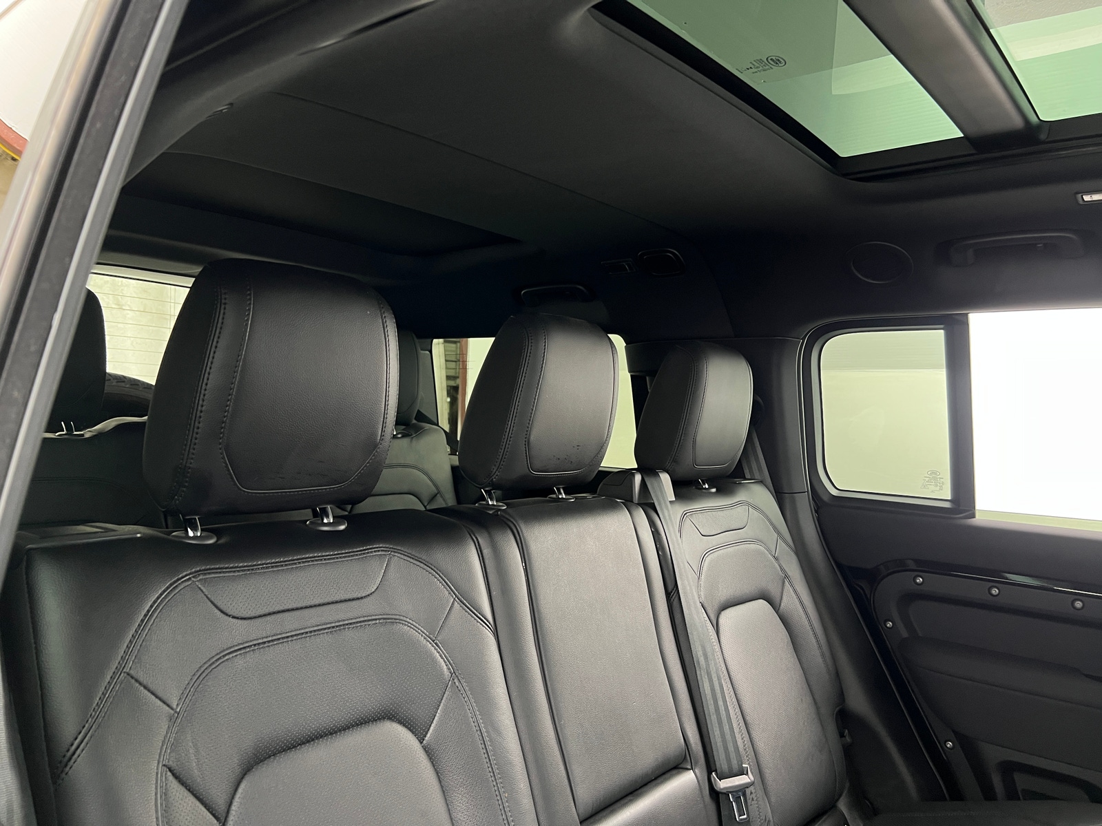 Thumbnail: 2023 Land Rover Defender - 6