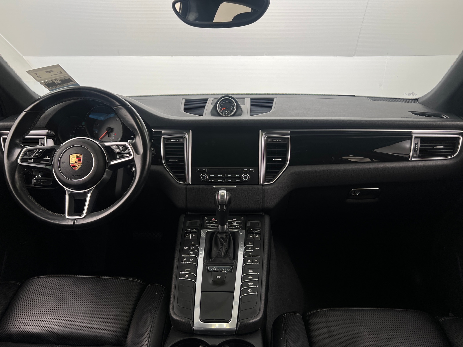 Thumbnail: 2018 Porsche Macan - 2