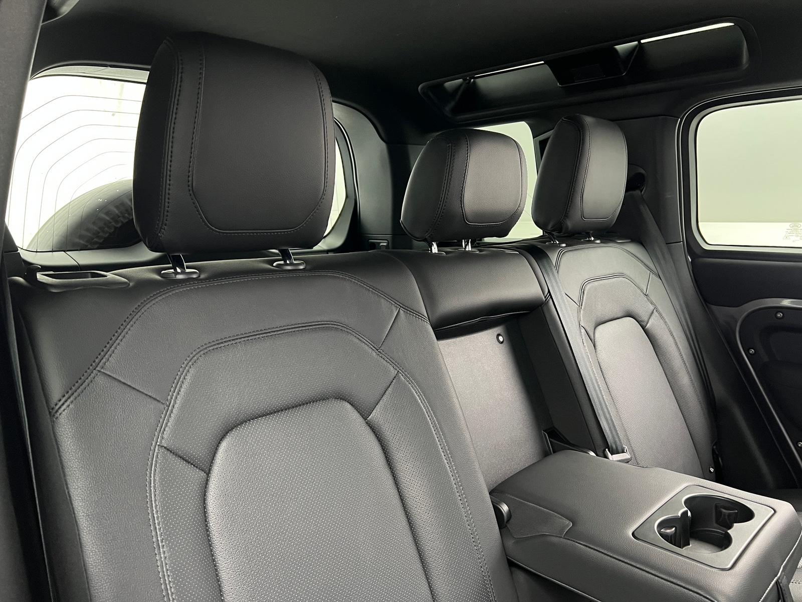 Thumbnail: 2023 Land Rover Defender - 5