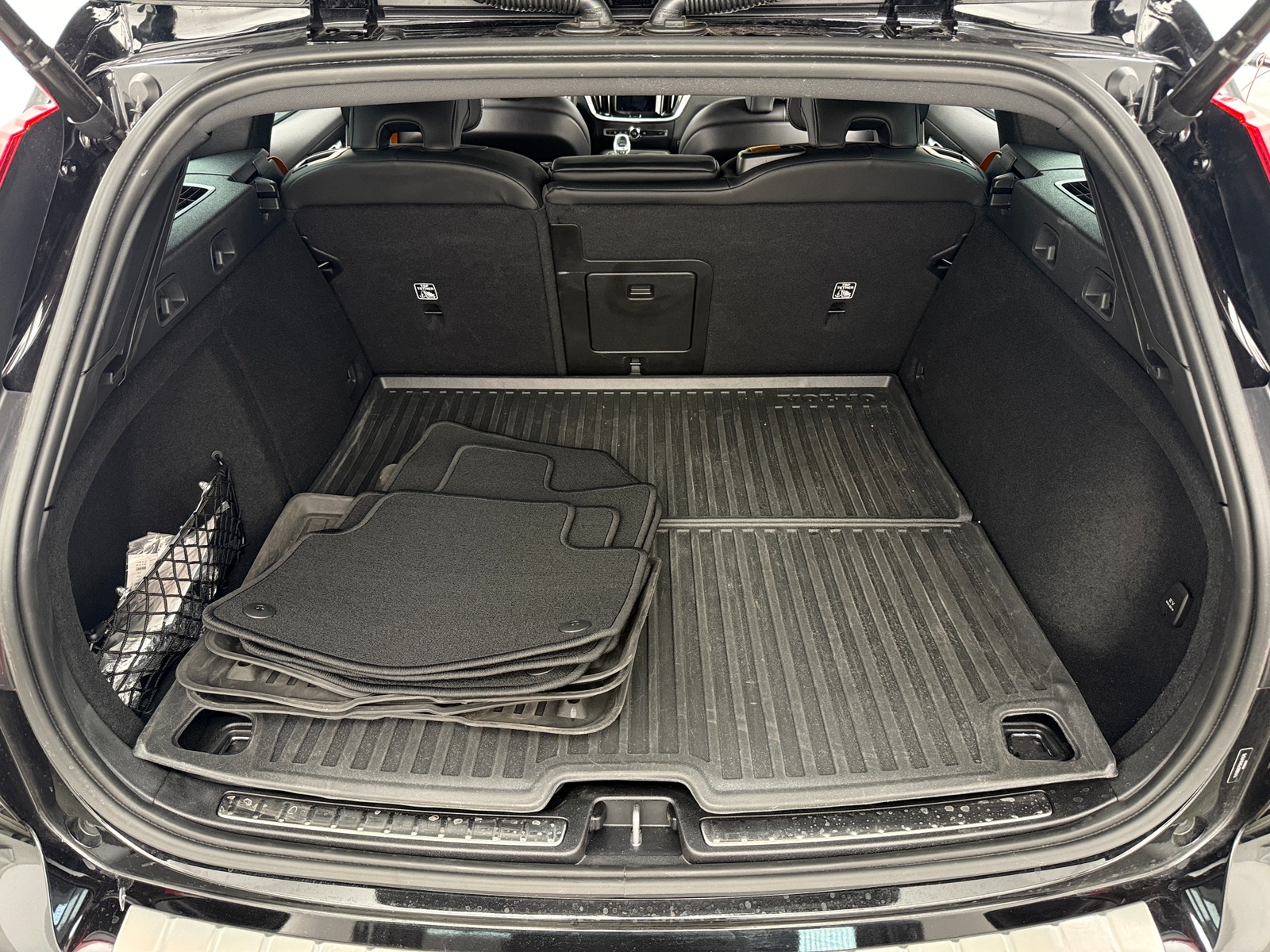 Thumbnail: 2024 Volvo V60 - 6