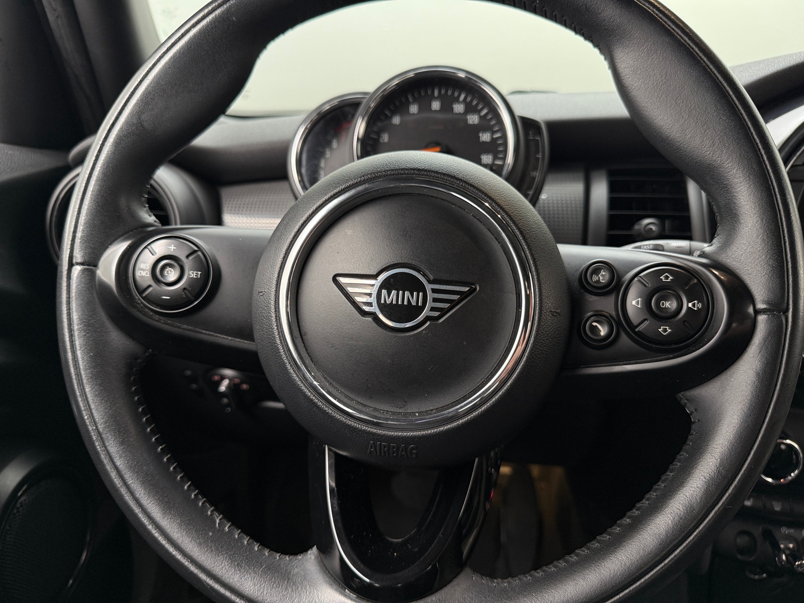 Thumbnail: 2021 MINI Cooper Hardtop - 4