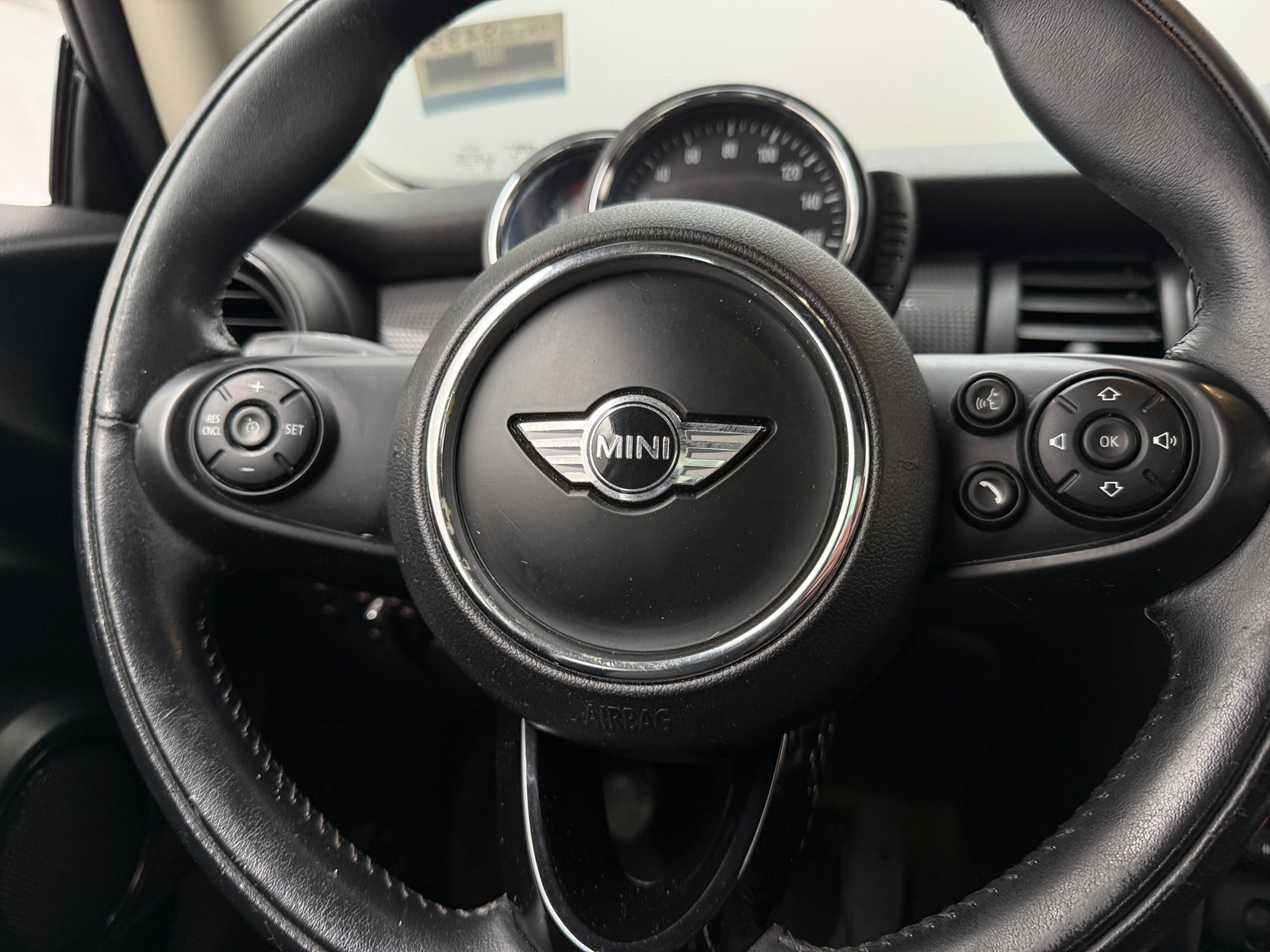 Thumbnail: 2016 MINI Cooper Hardtop - 3