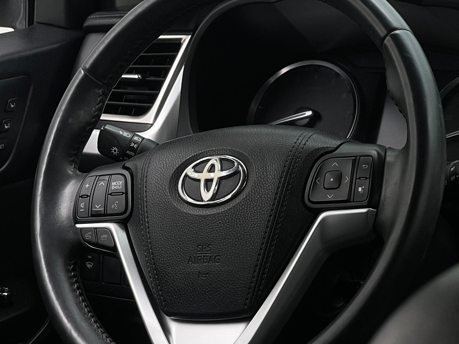 Thumbnail: 2016 Toyota Highlander - 4