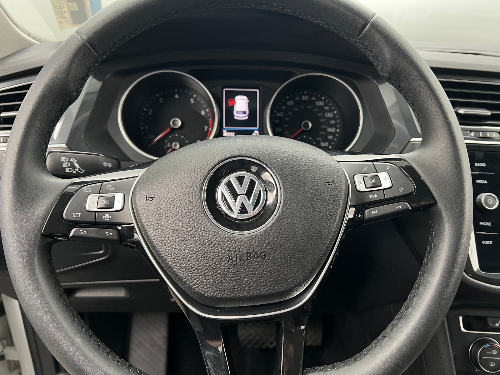 Thumbnail: 2020 Volkswagen Tiguan - 4