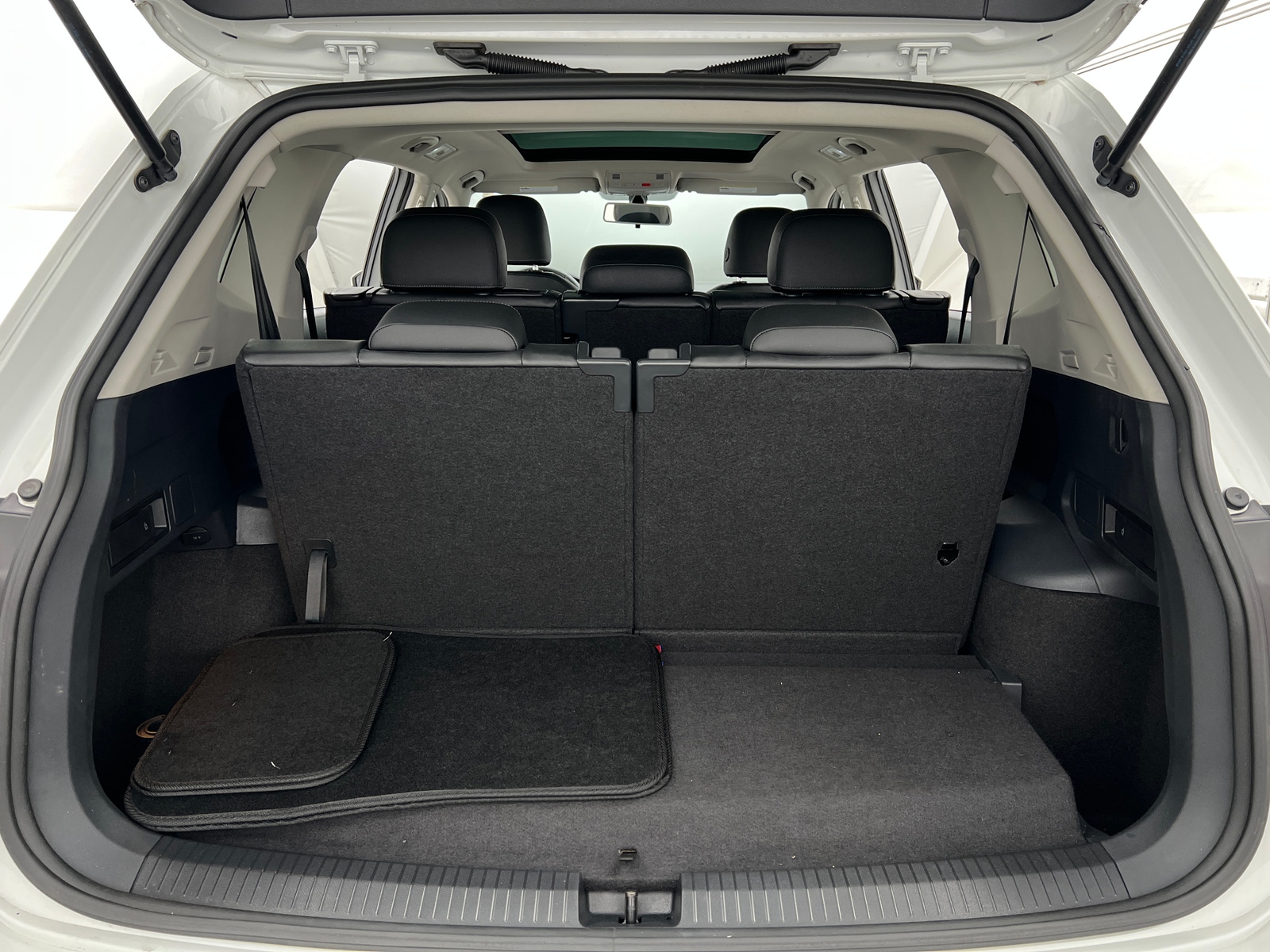 Thumbnail: 2020 Volkswagen Tiguan - 6