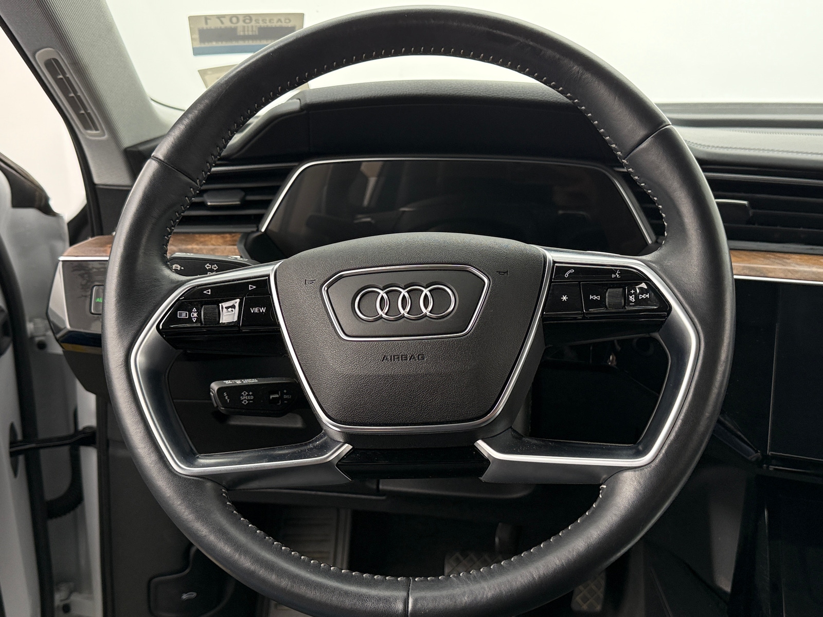 Thumbnail: 2019 Audi e-tron - 4