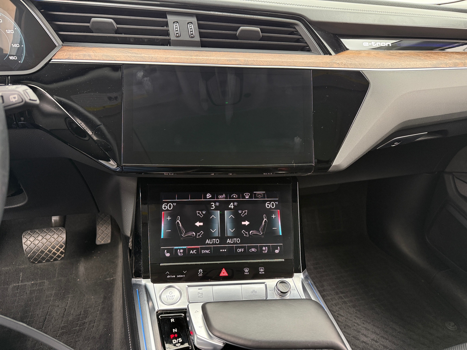 Thumbnail: 2019 Audi e-tron - 3
