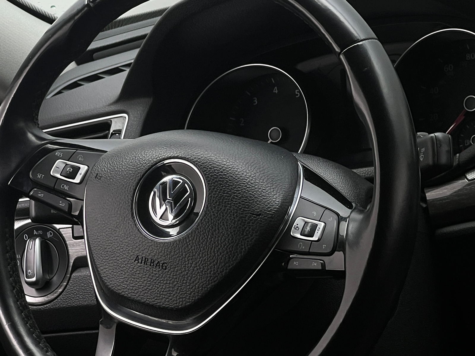 Thumbnail: 2017 Volkswagen Passat - 4