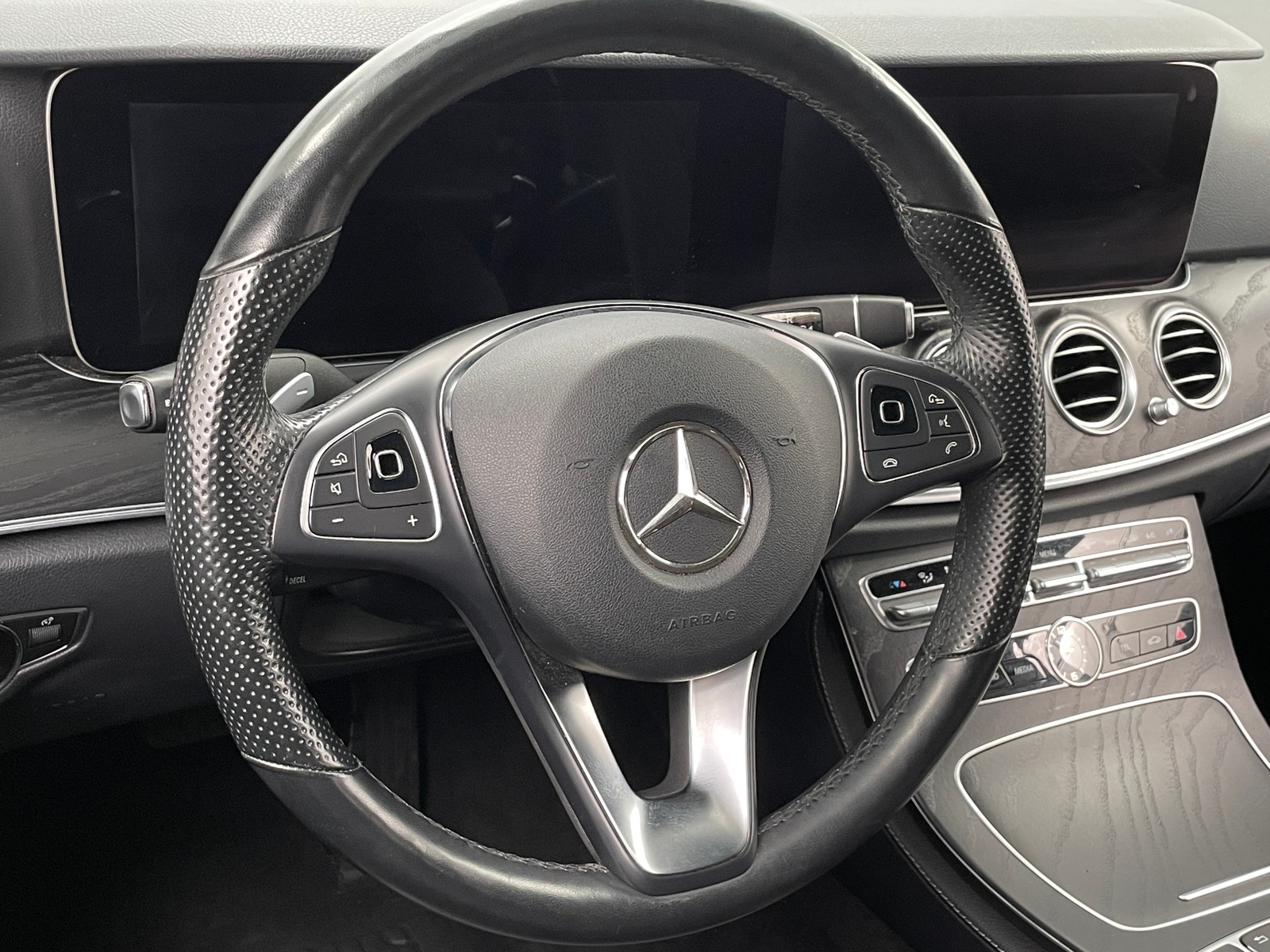 Thumbnail: 2018 Mercedes-Benz E-Class - 4
