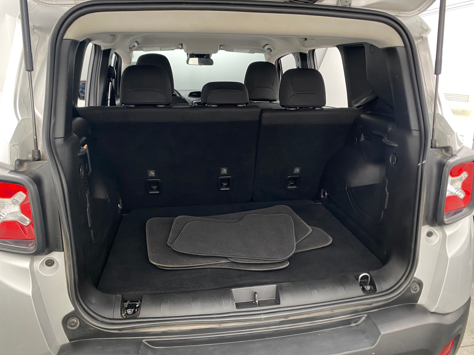 Thumbnail: 2020 Jeep Renegade - 7