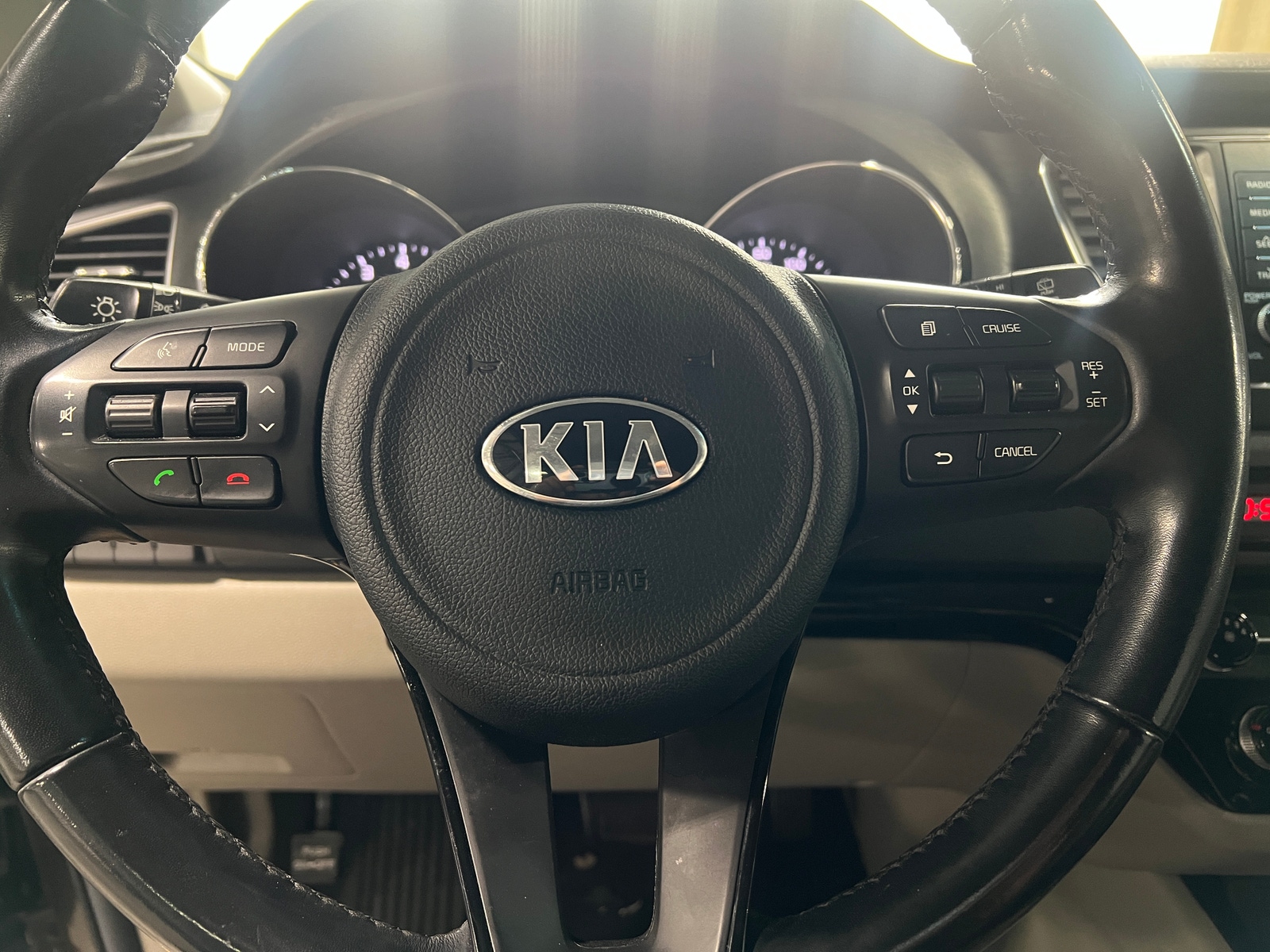 Thumbnail: 2017 Kia Sedona - 4