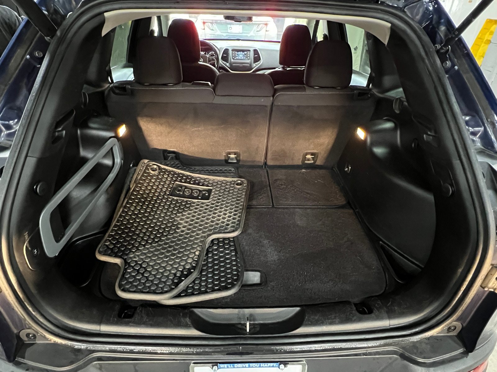 Thumbnail: 2016 Jeep Cherokee - 7