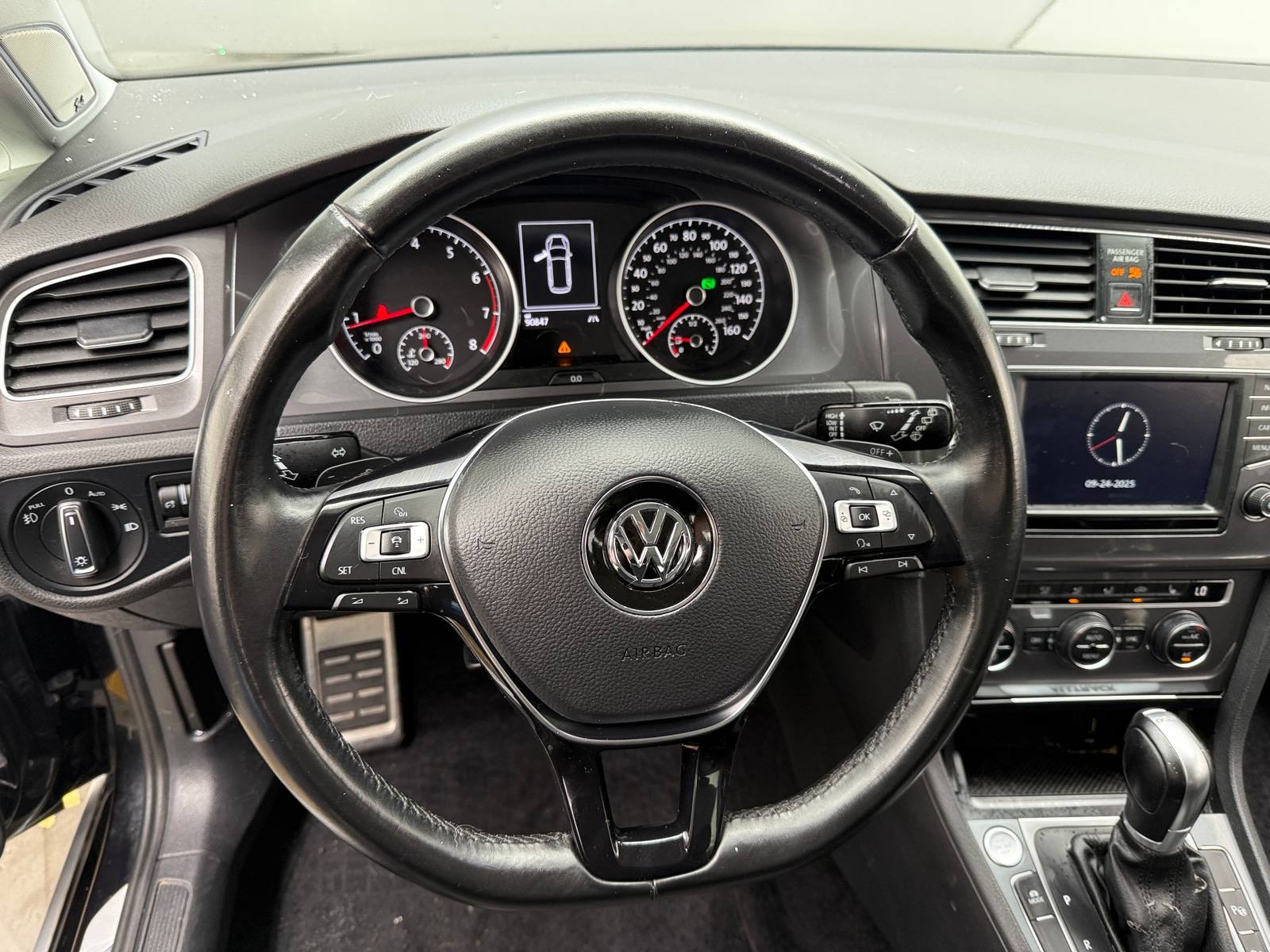 Thumbnail: 2017 Volkswagen Golf - 4