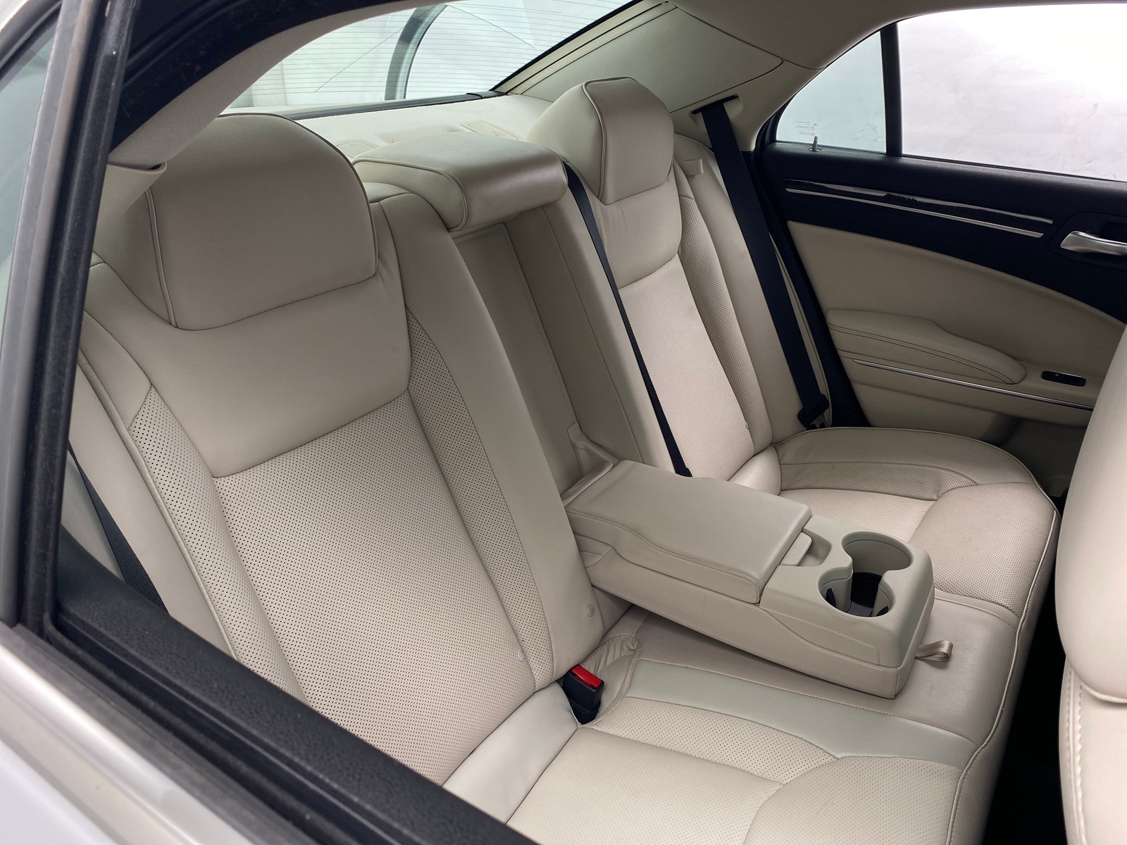 Thumbnail: 2016 Chrysler 300 - 5
