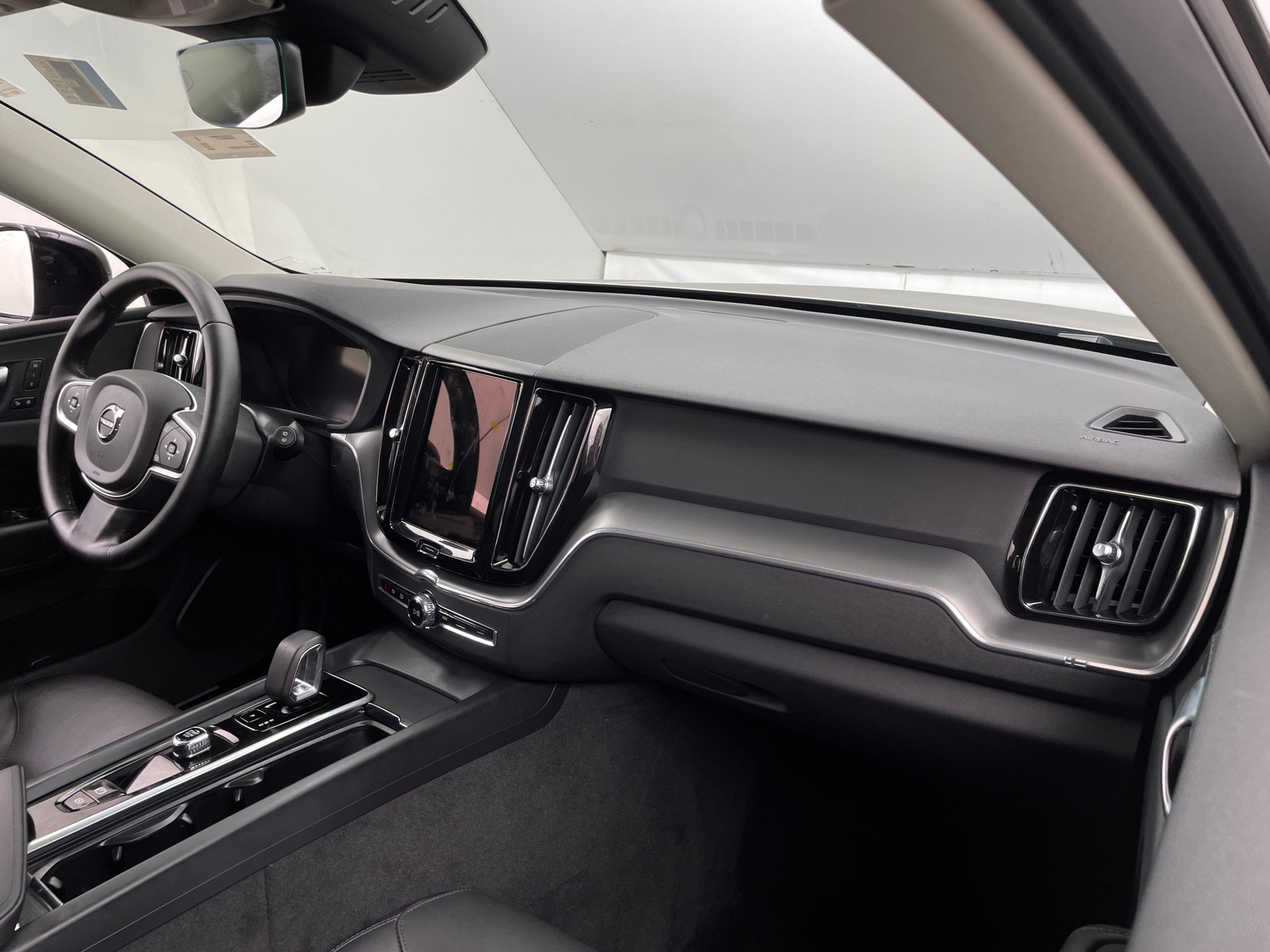 Thumbnail: 2025 Volvo XC60 - 3