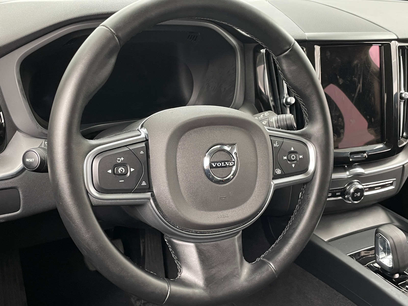 Thumbnail: 2025 Volvo XC60 - 5