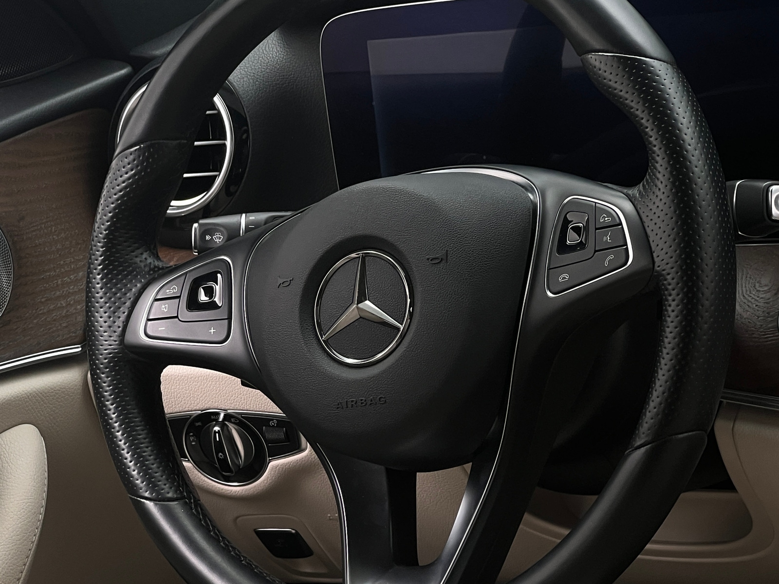 Thumbnail: 2018 Mercedes-Benz E-Class - 4