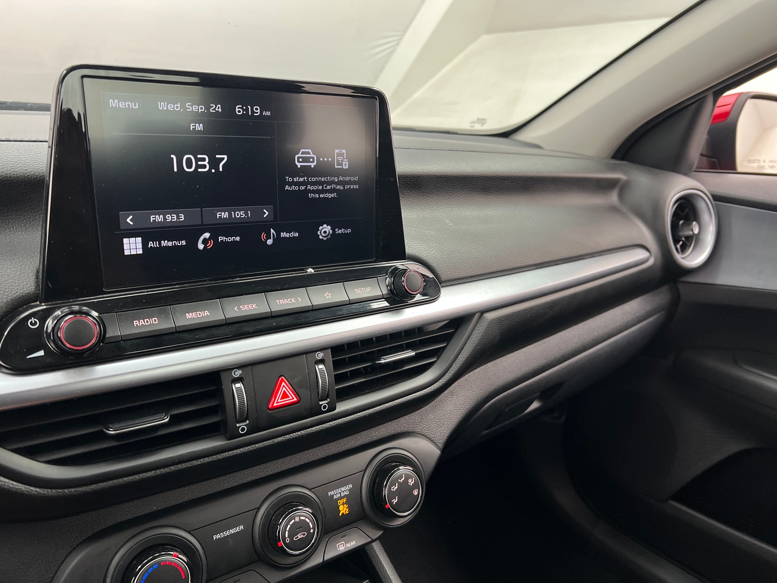 Thumbnail: 2023 Kia Forte - 4