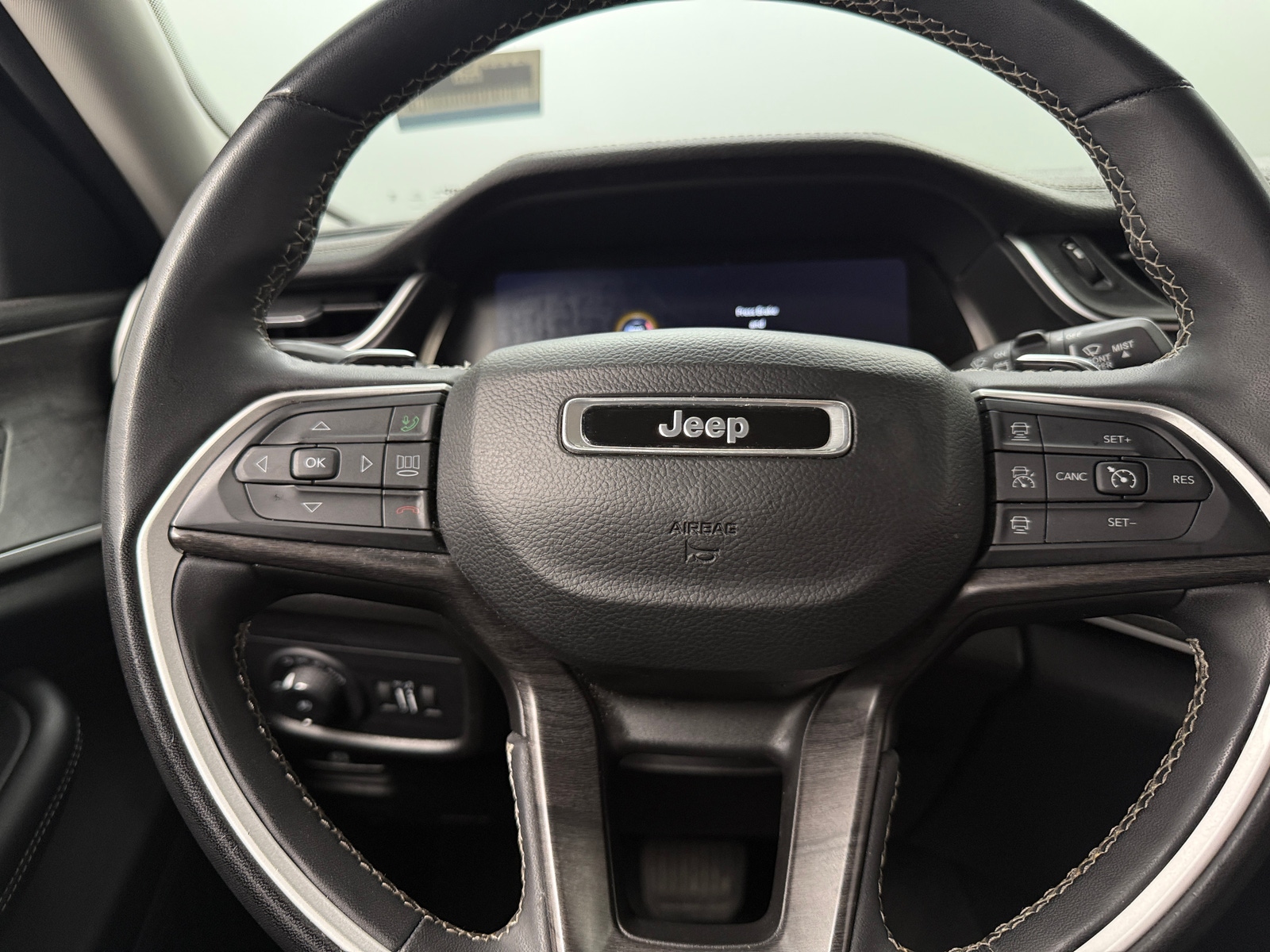 Thumbnail: 2023 Jeep Grand Cherokee L - 4
