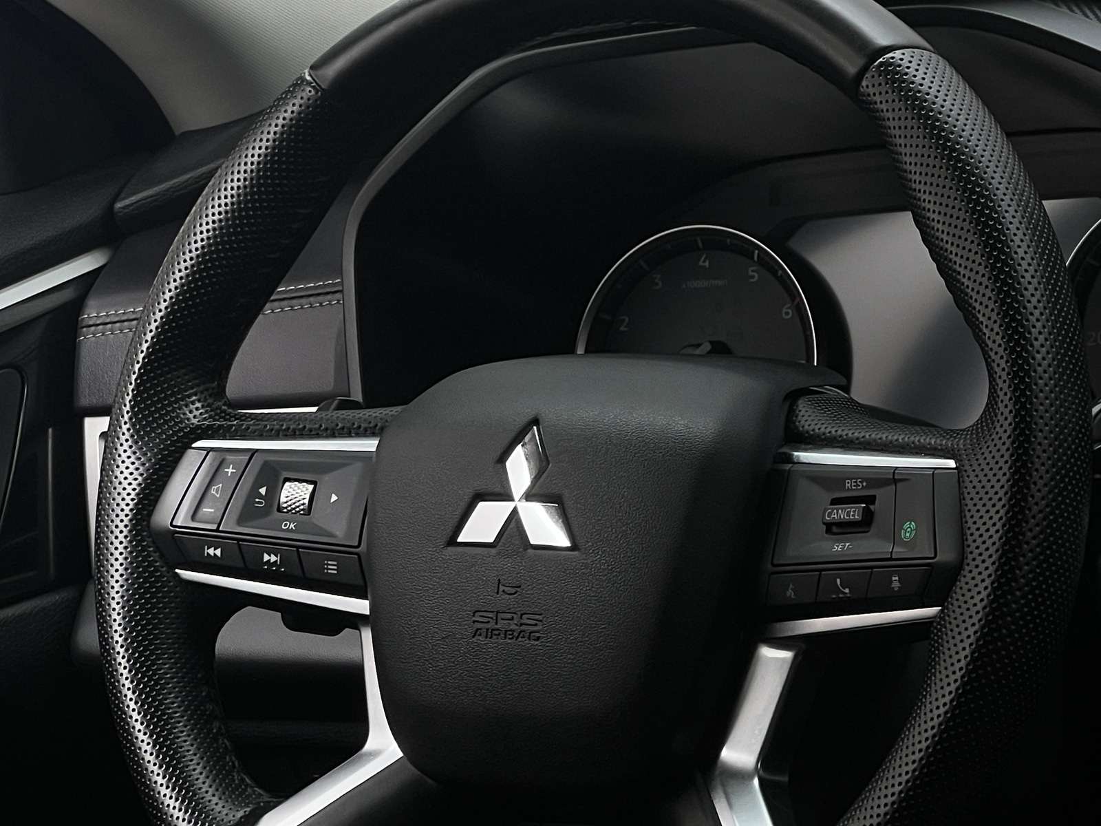 Thumbnail: 2024 Mitsubishi Outlander - 4