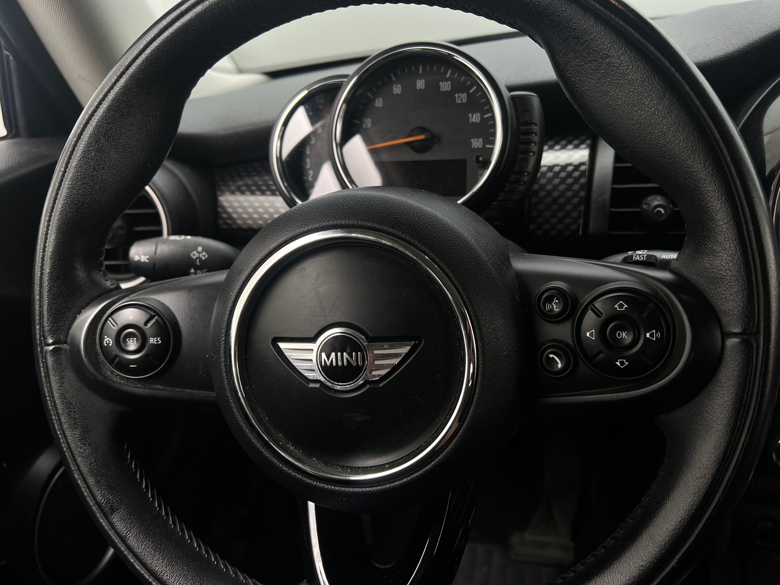 Thumbnail: 2015 MINI Cooper Hardtop - 4