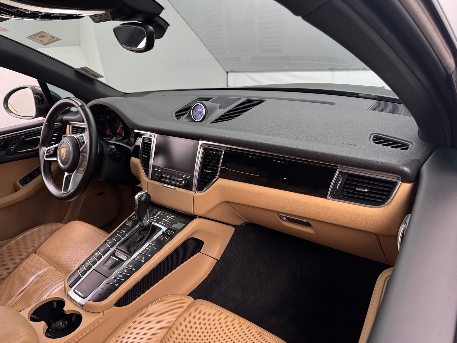 Thumbnail: 2018 Porsche Macan - 2