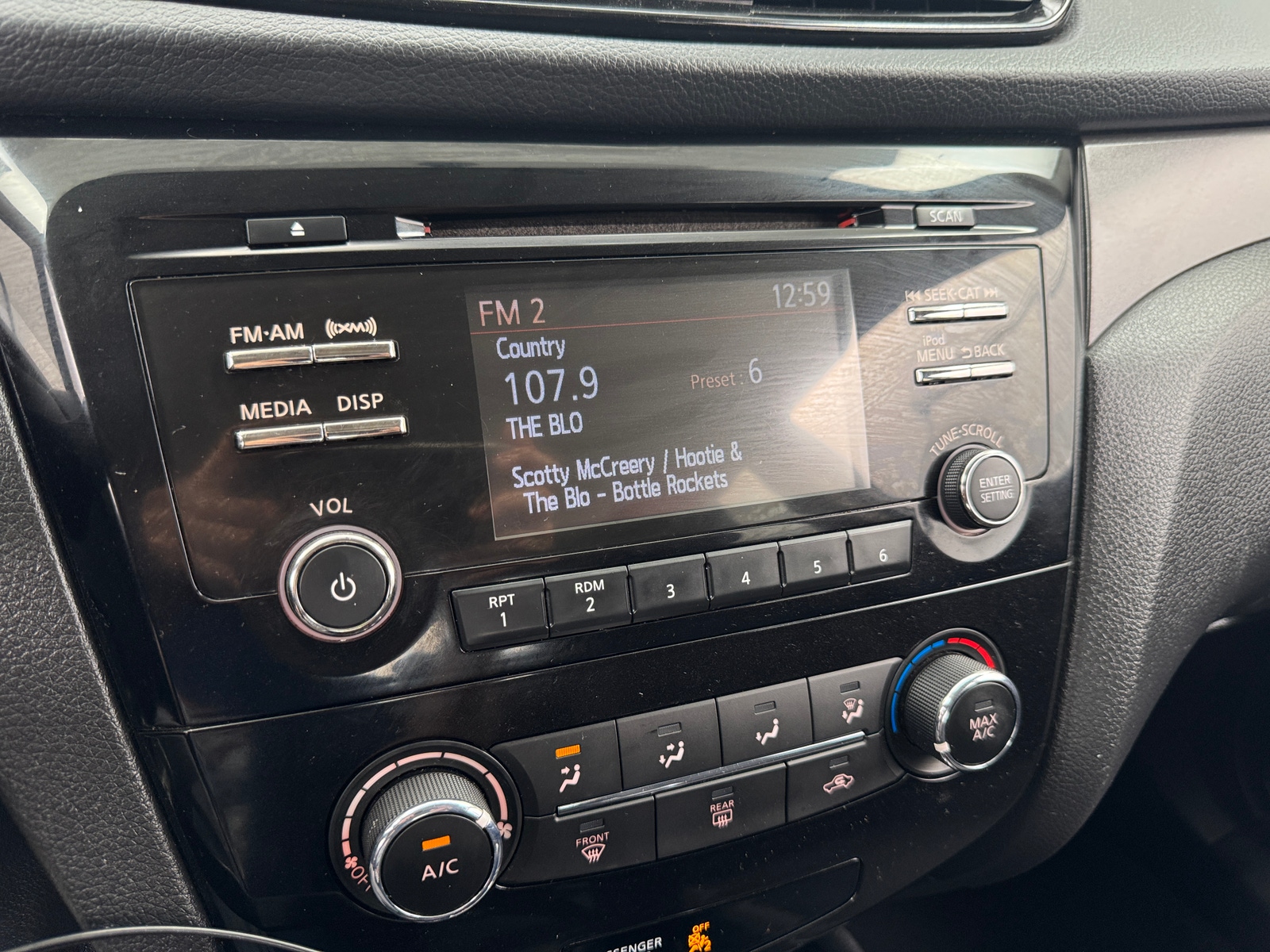 Thumbnail: 2018 Nissan Rogue Sport - 4